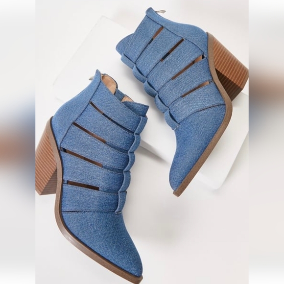 JustFab Mirabella Ankle Boot - Picture 1 of 5